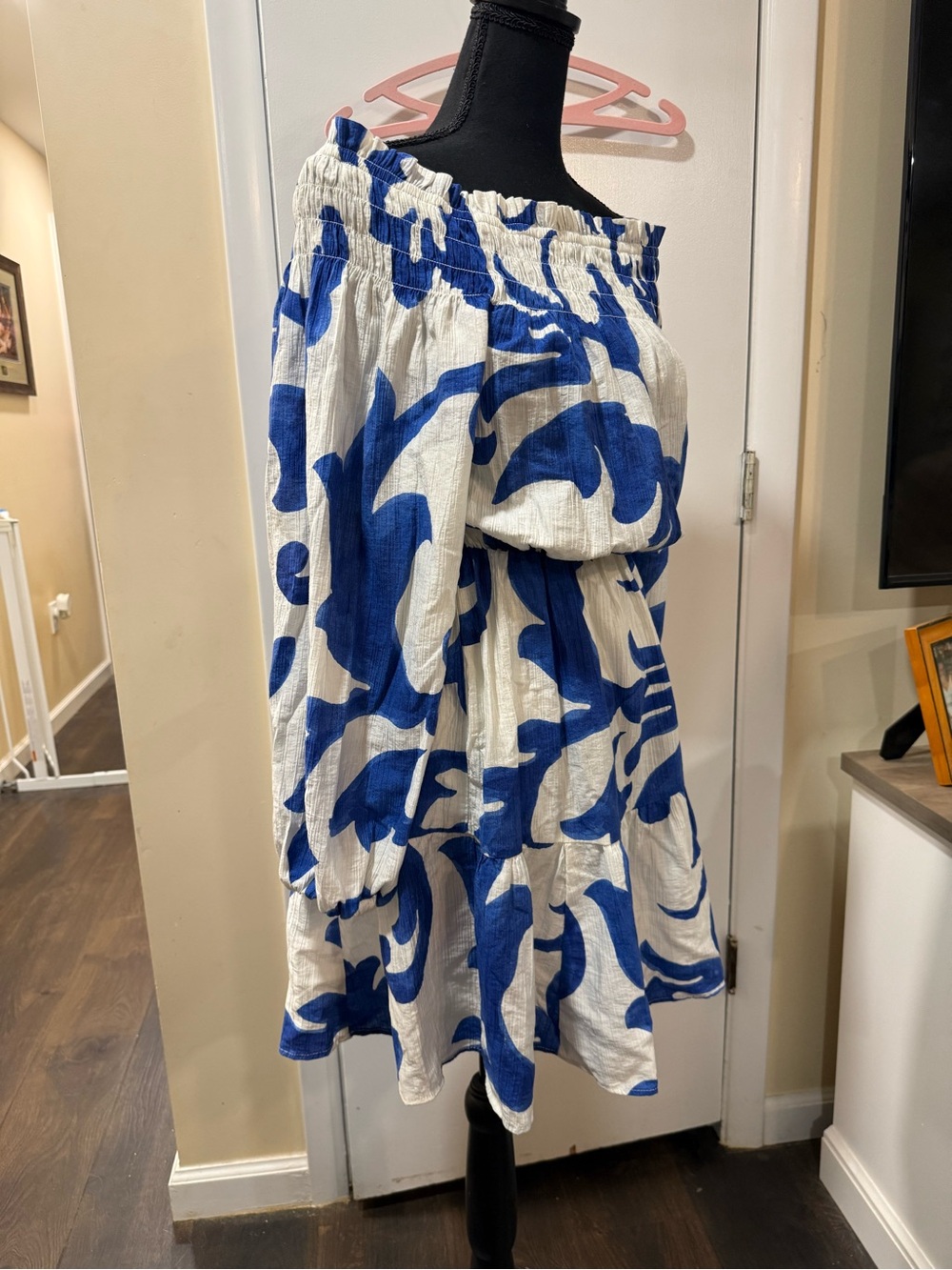 H&M White Off-Shoulder Dress with Royal Blue Swirl Print - Picture 4 of 8